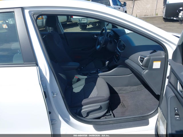 KMHC65LC5JU099855 Hyundai Ioniq Hybrid Blue