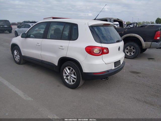 2011 VOLKSWAGEN TIGUAN WVGBV7AX1BW534313 Photo 2