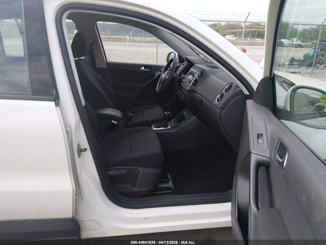 2011 VOLKSWAGEN TIGUAN WVGBV7AX1BW534313 Photo 4