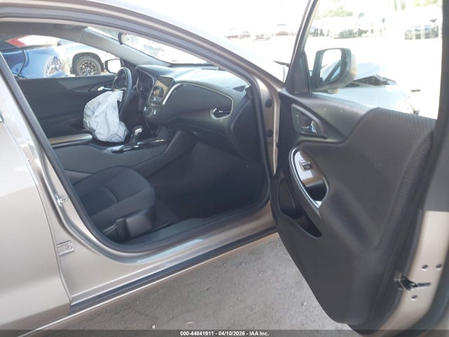 1G1ZD5ST6NF138526 Chevrolet Malibu Fwd Lt