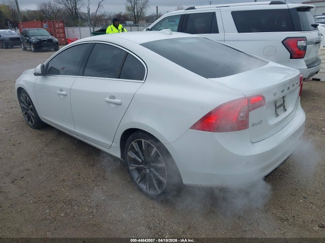 2015 VOLVO S60 YV126MFM8F1340549 Photo 2