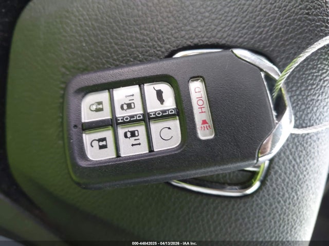 44842025 :رقم المزاد ، 5FNRL6H85MB035314 vin ، 2021 Honda Odyssey Touring مزاد بيع