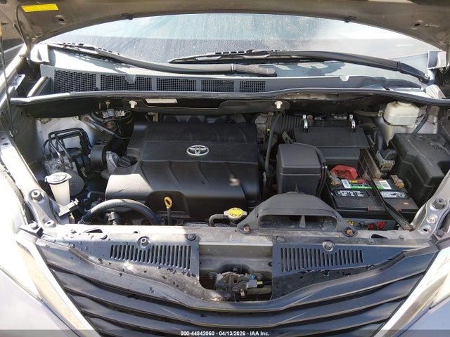 2011 Toyota Sienna Le V6 მანქანა იყიდება აუქციონზე, vin: 5TDKK3DC9BS055202, აუქციონის ნომერი: 44842060