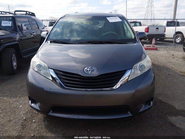2011 Toyota Sienna Le V6 მანქანა იყიდება აუქციონზე, vin: 5TDKK3DC9BS055202, აუქციონის ნომერი: 44842060