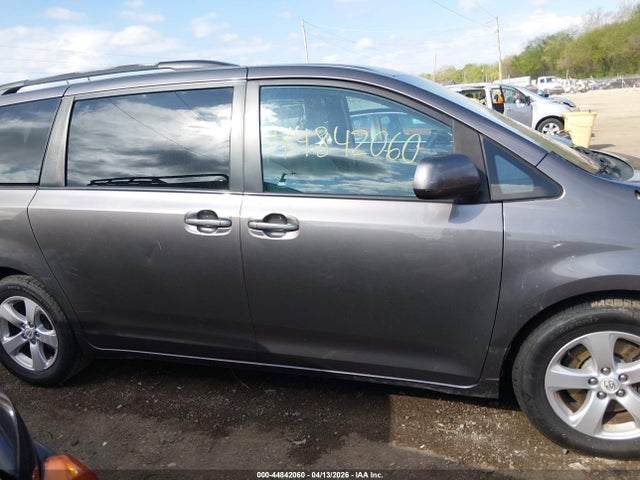 2011 Toyota Sienna Le V6 მანქანა იყიდება აუქციონზე, vin: 5TDKK3DC9BS055202, აუქციონის ნომერი: 44842060