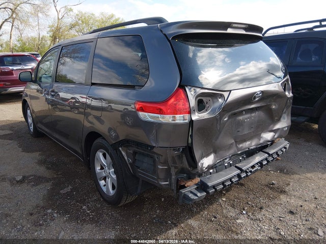 2011 Toyota Sienna Le V6 მანქანა იყიდება აუქციონზე, vin: 5TDKK3DC9BS055202, აუქციონის ნომერი: 44842060