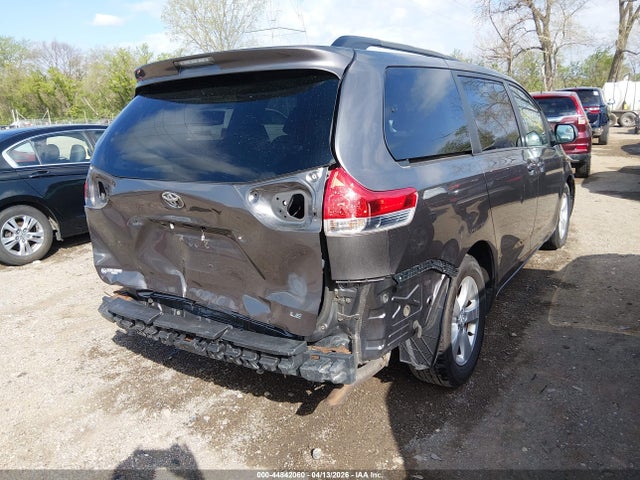 2011 Toyota Sienna Le V6 მანქანა იყიდება აუქციონზე, vin: 5TDKK3DC9BS055202, აუქციონის ნომერი: 44842060