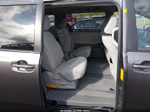 2011 Toyota Sienna Le V6 მანქანა იყიდება აუქციონზე, vin: 5TDKK3DC9BS055202, აუქციონის ნომერი: 44842060