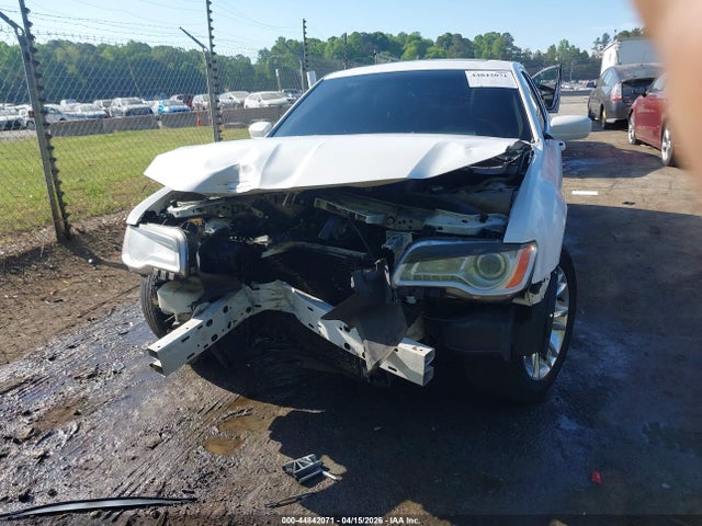 2013 Chrysler 300 Motown მანქანა იყიდება აუქციონზე, vin: 2C3CCAAG6DH735819, აუქციონის ნომერი: 44842071