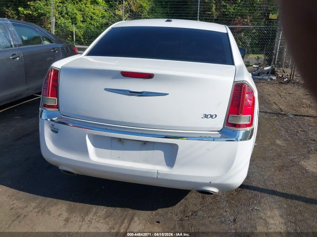 2013 Chrysler 300 Motown მანქანა იყიდება აუქციონზე, vin: 2C3CCAAG6DH735819, აუქციონის ნომერი: 44842071