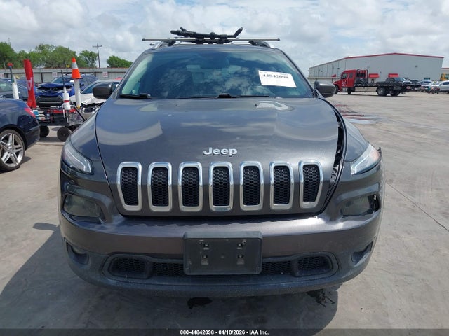 44842098 :رقم المزاد ، 1C4PJLCB7HW586909 vin ، 2017 Jeep Cherokee Latitude Fwd مزاد بيع