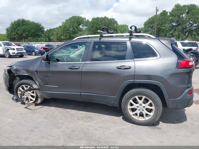 44842098 :رقم المزاد ، 1C4PJLCB7HW586909 vin ، 2017 Jeep Cherokee Latitude Fwd مزاد بيع