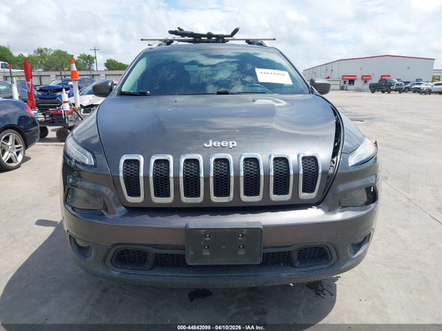 44842098 :رقم المزاد ، 1C4PJLCB7HW586909 vin ، 2017 Jeep Cherokee Latitude Fwd مزاد بيع