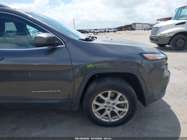 44842098 :رقم المزاد ، 1C4PJLCB7HW586909 vin ، 2017 Jeep Cherokee Latitude Fwd مزاد بيع