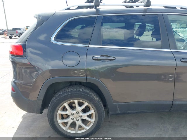 44842098 :رقم المزاد ، 1C4PJLCB7HW586909 vin ، 2017 Jeep Cherokee Latitude Fwd مزاد بيع