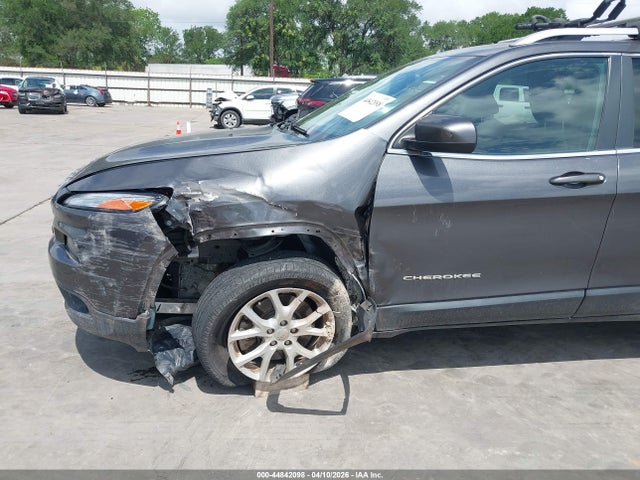 44842098 :رقم المزاد ، 1C4PJLCB7HW586909 vin ، 2017 Jeep Cherokee Latitude Fwd مزاد بيع