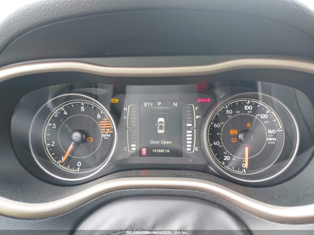 44842098 :رقم المزاد ، 1C4PJLCB7HW586909 vin ، 2017 Jeep Cherokee Latitude Fwd مزاد بيع