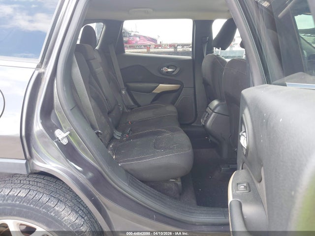 44842098 :رقم المزاد ، 1C4PJLCB7HW586909 vin ، 2017 Jeep Cherokee Latitude Fwd مزاد بيع