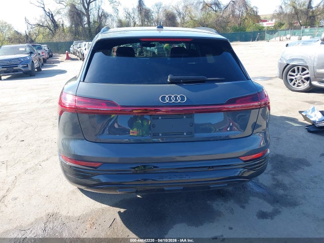 2024 Audi Q8 E-tron Prestige Quattro მანქანა იყიდება აუქციონზე, vin: WA16ABGE9RB007688, აუქციონის ნომერი: 44842220