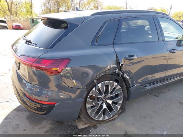 2024 Audi Q8 E-tron Prestige Quattro მანქანა იყიდება აუქციონზე, vin: WA16ABGE9RB007688, აუქციონის ნომერი: 44842220
