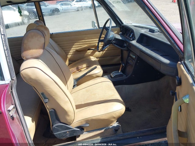 44842224 :رقم المزاد ، 2381371 vin ، 1975 Bmw 2 Series مزاد بيع