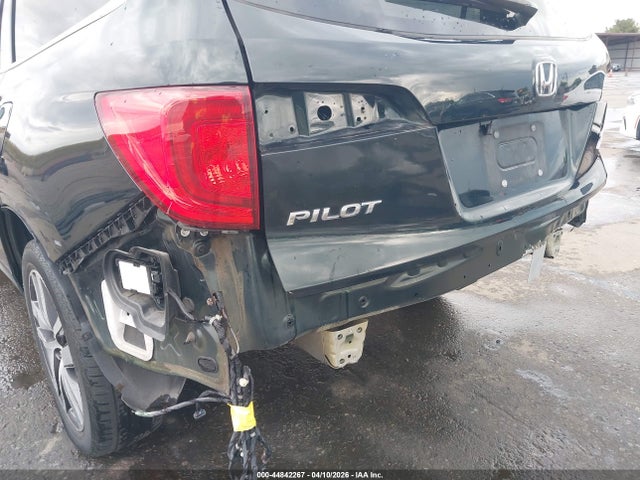 Продаж на аукціоні авто 2017 Honda Pilot Elite, vin: 5FNYF6H03HB043642, номер лоту: 44842267