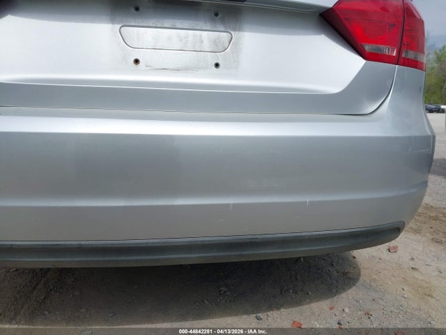 2015 Volkswagen Passat 1.8t S მანქანა იყიდება აუქციონზე, vin: 1VWAT7A32FC018064, აუქციონის ნომერი: 44842281