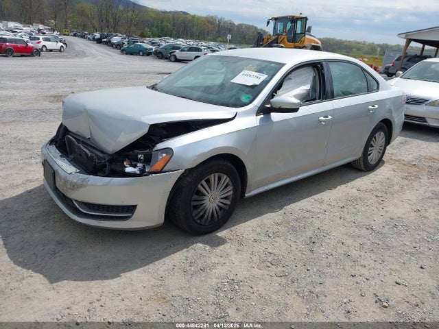 2015 Volkswagen Passat 1.8t S მანქანა იყიდება აუქციონზე, vin: 1VWAT7A32FC018064, აუქციონის ნომერი: 44842281