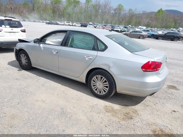 2015 Volkswagen Passat 1.8t S მანქანა იყიდება აუქციონზე, vin: 1VWAT7A32FC018064, აუქციონის ნომერი: 44842281