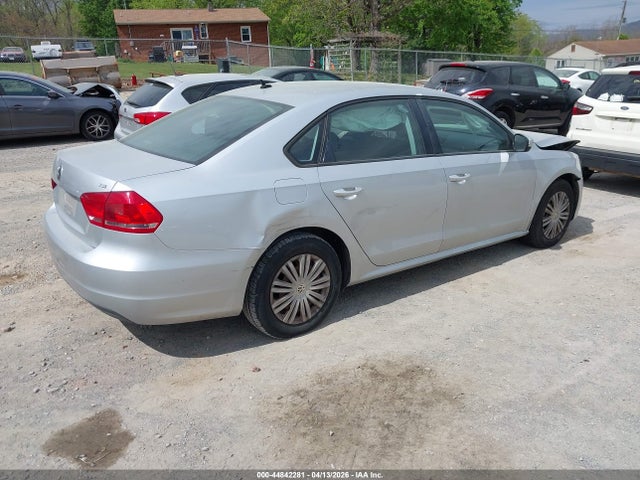 2015 Volkswagen Passat 1.8t S მანქანა იყიდება აუქციონზე, vin: 1VWAT7A32FC018064, აუქციონის ნომერი: 44842281