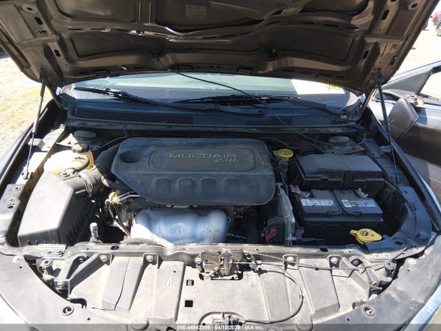 2017 Chrysler 200 Limited Platinum მანქანა იყიდება აუქციონზე, vin: 1C3CCCAB9HN511800, აუქციონის ნომერი: 44842286