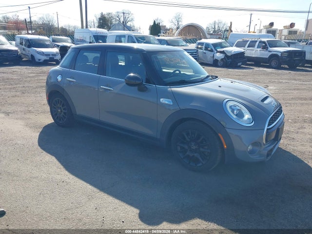 2018 MINI HARDTOP WMWXU3C52J2F50382