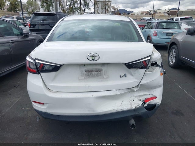 3MYDLBYV4JY301450 Toyota YARIS IA