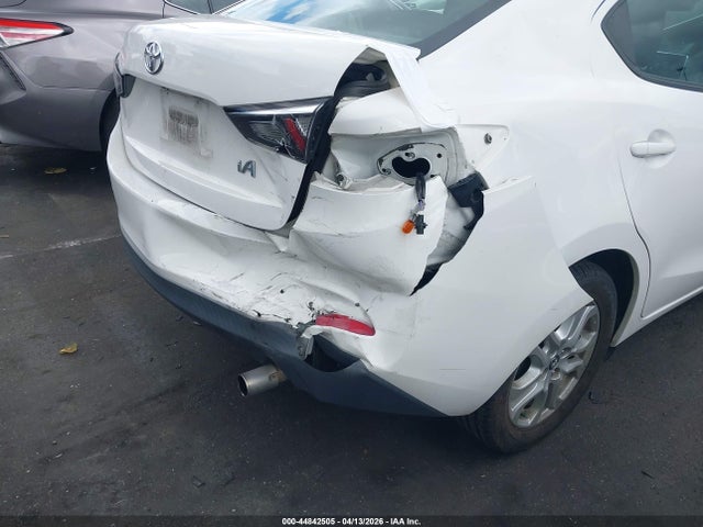 3MYDLBYV4JY301450 Toyota YARIS IA