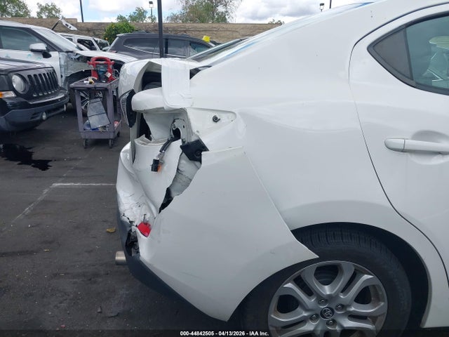 3MYDLBYV4JY301450 Toyota YARIS IA