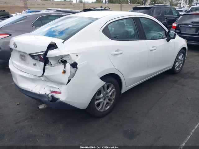 3MYDLBYV4JY301450 Toyota YARIS IA