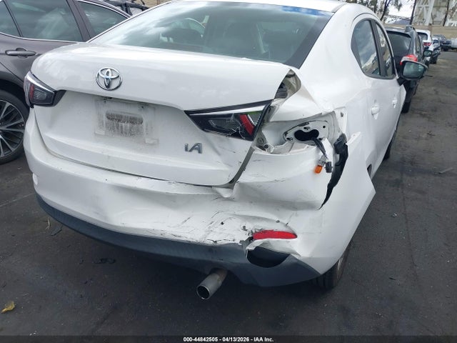 3MYDLBYV4JY301450 Toyota YARIS IA