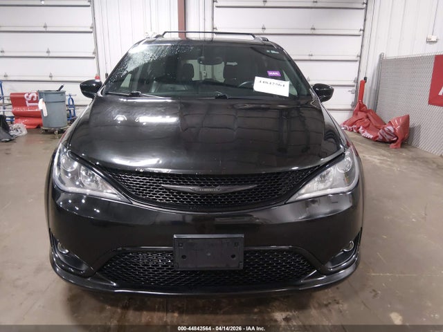 44842564 :رقم المزاد ، 2C4RC1EG7JR168252 vin ، 2018 Chrysler Pacifica Touring L Plus مزاد بيع