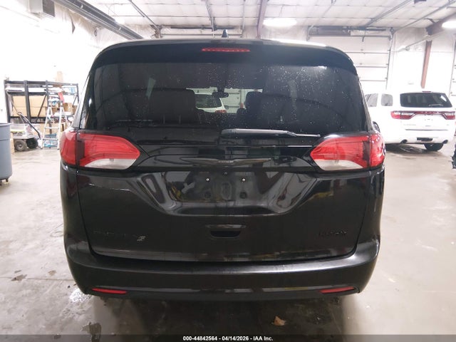 44842564 :رقم المزاد ، 2C4RC1EG7JR168252 vin ، 2018 Chrysler Pacifica Touring L Plus مزاد بيع