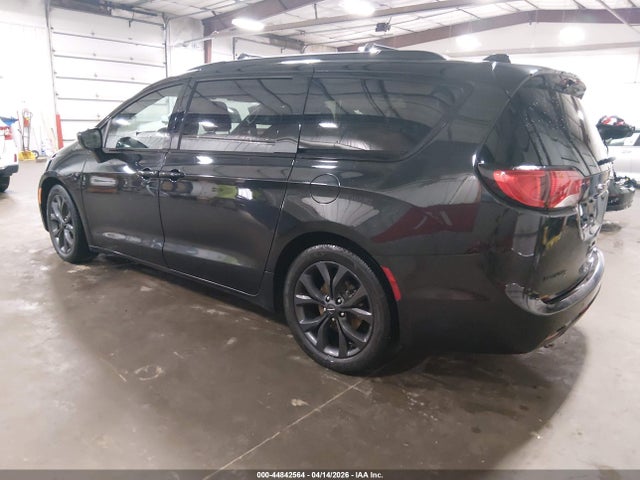 44842564 :رقم المزاد ، 2C4RC1EG7JR168252 vin ، 2018 Chrysler Pacifica Touring L Plus مزاد بيع