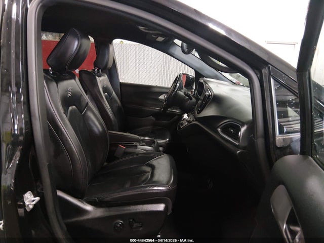 44842564 :رقم المزاد ، 2C4RC1EG7JR168252 vin ، 2018 Chrysler Pacifica Touring L Plus مزاد بيع