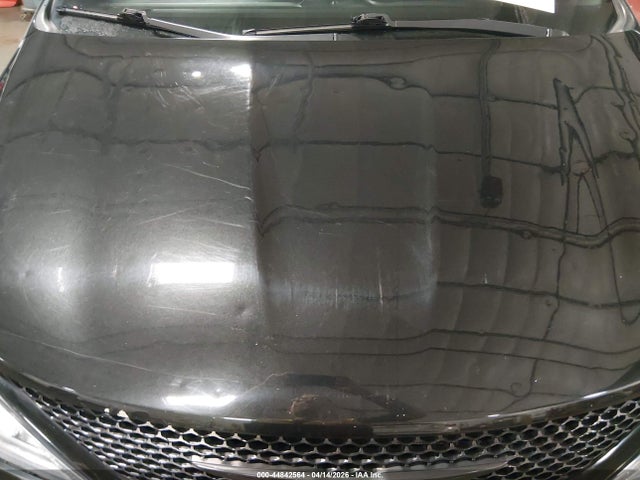 44842564 :رقم المزاد ، 2C4RC1EG7JR168252 vin ، 2018 Chrysler Pacifica Touring L Plus مزاد بيع