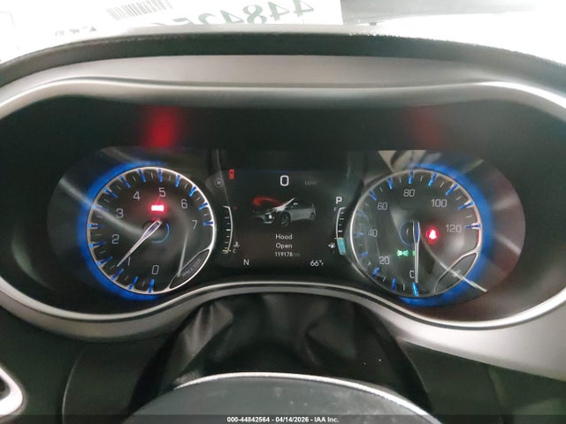 44842564 :رقم المزاد ، 2C4RC1EG7JR168252 vin ، 2018 Chrysler Pacifica Touring L Plus مزاد بيع