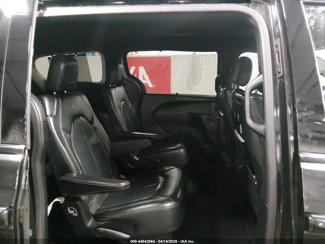 44842564 :رقم المزاد ، 2C4RC1EG7JR168252 vin ، 2018 Chrysler Pacifica Touring L Plus مزاد بيع