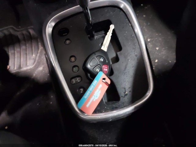 2015 Toyota Yaris Le მანქანა იყიდება აუქციონზე, vin: VNKKTUD37FA023376, აუქციონის ნომერი: 44842570