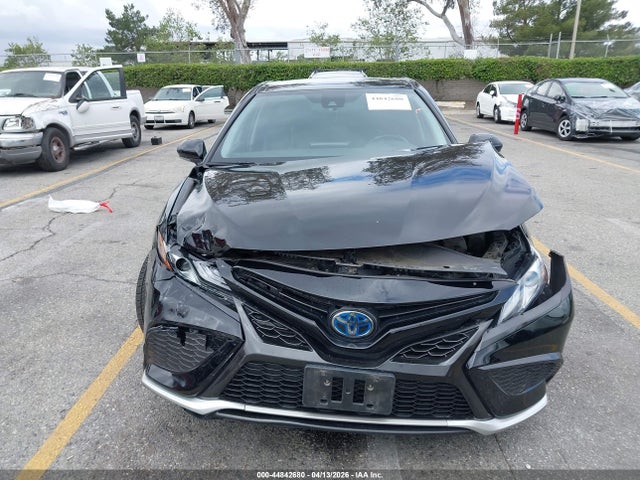 2022 Toyota Camry Xse Hybrid მანქანა იყიდება აუქციონზე, vin: 4T1K31AK5NU577902, აუქციონის ნომერი: 44842680
