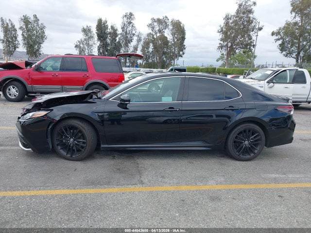 2022 Toyota Camry Xse Hybrid მანქანა იყიდება აუქციონზე, vin: 4T1K31AK5NU577902, აუქციონის ნომერი: 44842680