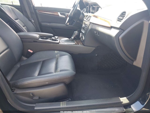 2014 Mercedes-benz C 250 Sport მანქანა იყიდება აუქციონზე, vin: WDDGF4HB2EA954749, აუქციონის ნომერი: 44842682