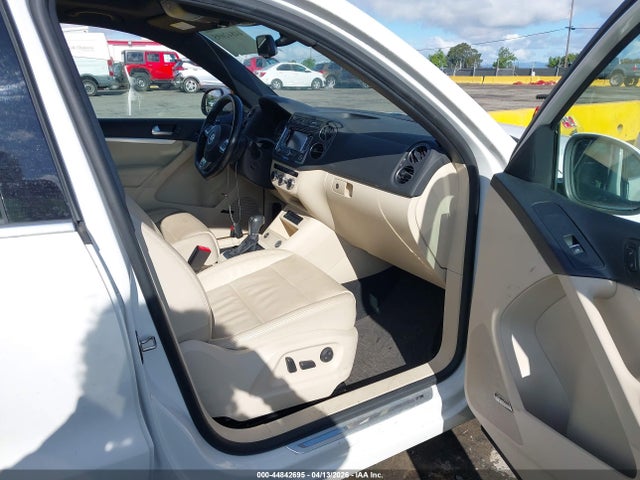 WVGBV3AX7EW547936 Volkswagen Tiguan R-line