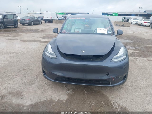 7SAYGAEE6NF381812 Tesla Model Y Long Range Dual Motor All-wheel Drive
